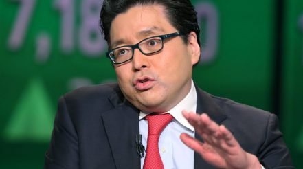 The stock market could still rally to new highs by the end of the year as plunging oil prices help tame inflation, Fundstrat's Tom Lee says