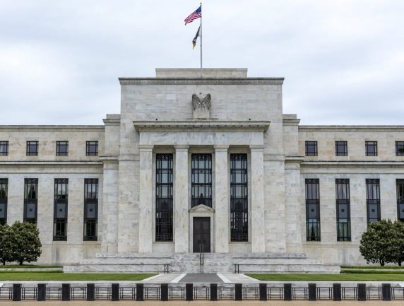 Fed Extends Ban on Share Buybacks for Large Banks in Q4