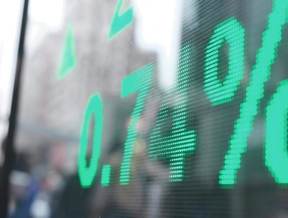 S&P 500 Crosses The 4,000 Mark, Rates Settle, Tech Rallies