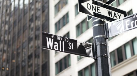 Coty shares surge on upbeat outlook (Video)
