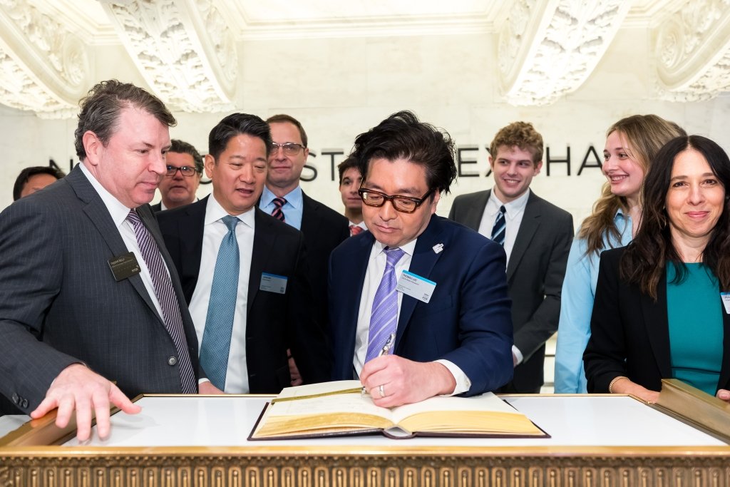 Fundstrat Celebrates Launch of GRNY ETF by Ringing Opening Bell at the New York Stock Exchange